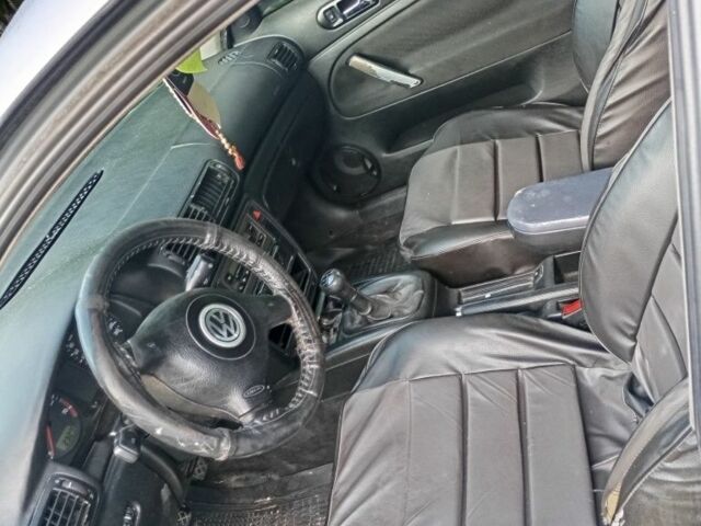 Серый Фольксваген Пассат, объемом двигателя 1.8 л и пробегом 330 тыс. км за 2600 $, фото 4 на Automoto.ua