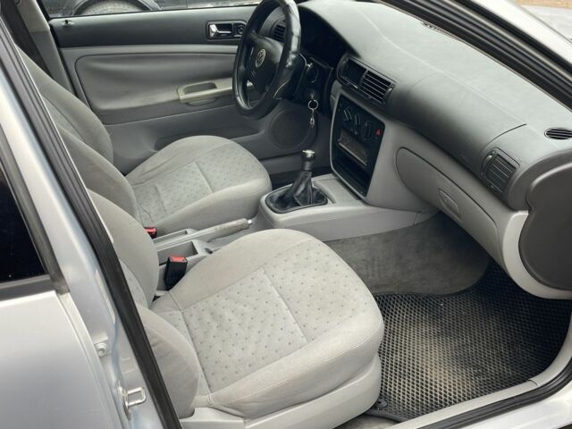 Сірий Фольксваген Пассат, об'ємом двигуна 1.6 л та пробігом 250 тис. км за 999 $, фото 8 на Automoto.ua