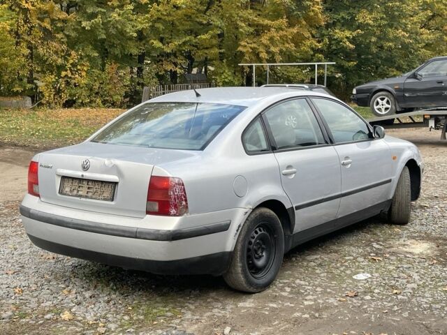 Сірий Фольксваген Пассат, об'ємом двигуна 1.6 л та пробігом 250 тис. км за 999 $, фото 4 на Automoto.ua