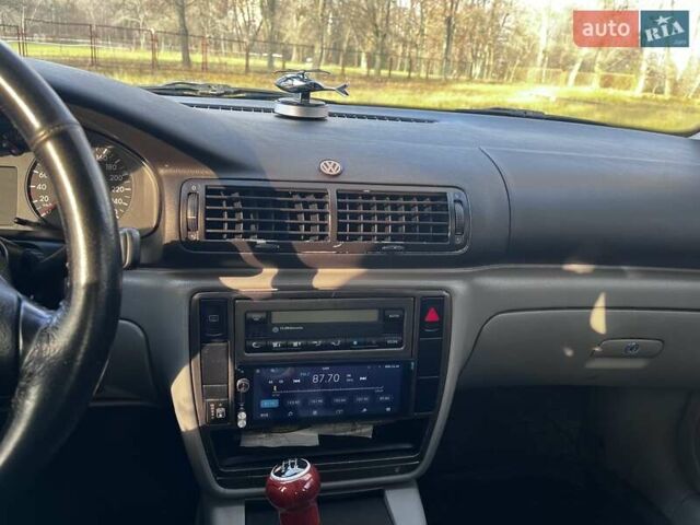Серый Фольксваген Пассат, объемом двигателя 1.8 л и пробегом 310 тыс. км за 3800 $, фото 7 на Automoto.ua