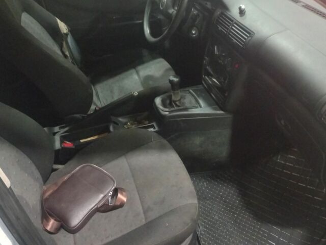 Сірий Фольксваген Пассат, об'ємом двигуна 1.6 л та пробігом 333 тис. км за 1750 $, фото 6 на Automoto.ua