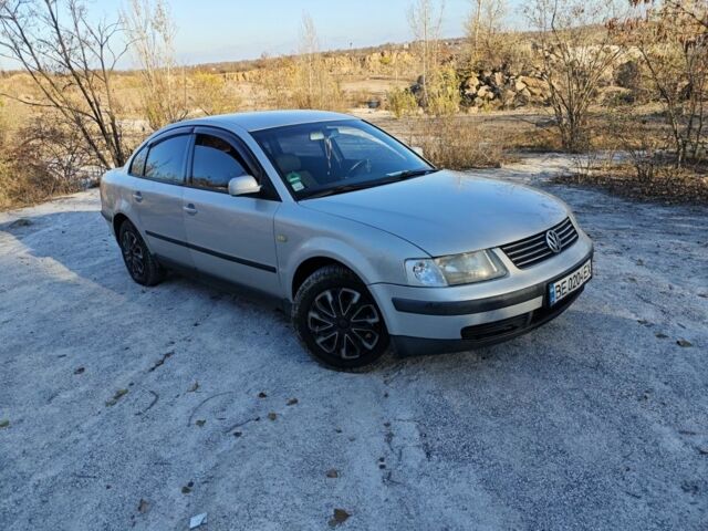 Серый Фольксваген Пассат, объемом двигателя 1.6 л и пробегом 240 тыс. км за 3500 $, фото 2 на Automoto.ua