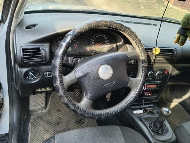 Серый Фольксваген Пассат, объемом двигателя 1.8 л и пробегом 284 тыс. км за 3100 $, фото 5 на Automoto.ua