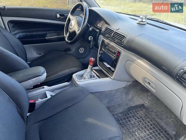 Серый Фольксваген Пассат, объемом двигателя 1.8 л и пробегом 310 тыс. км за 3800 $, фото 11 на Automoto.ua