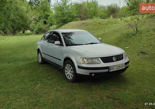 Серый Фольксваген Пассат, объемом двигателя 1.8 л и пробегом 250 тыс. км за 3200 $, фото 3 на Automoto.ua