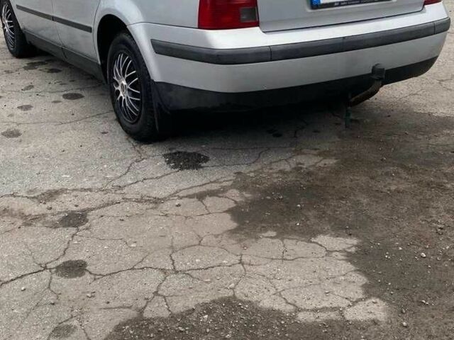 Сірий Фольксваген Пассат, об'ємом двигуна 1.8 л та пробігом 370 тис. км за 3500 $, фото 4 на Automoto.ua