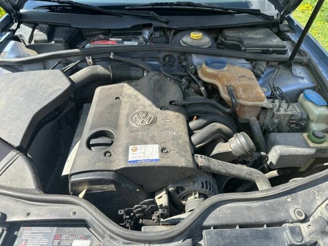 Серый Фольксваген Пассат, объемом двигателя 1.6 л и пробегом 352 тыс. км за 3200 $, фото 7 на Automoto.ua