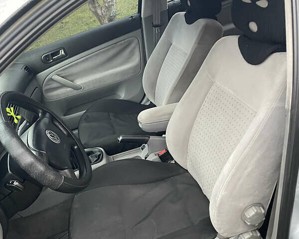 Серый Фольксваген Пассат, объемом двигателя 1.8 л и пробегом 335 тыс. км за 4500 $, фото 9 на Automoto.ua