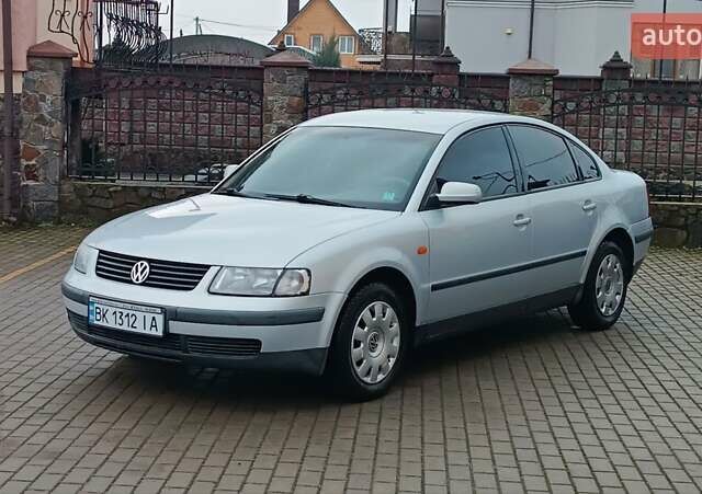 Серый Фольксваген Пассат, объемом двигателя 1.8 л и пробегом 272 тыс. км за 3350 $, фото 11 на Automoto.ua