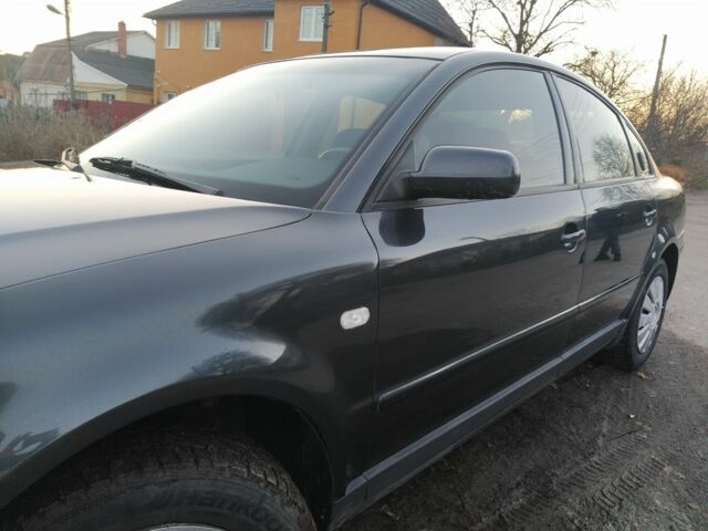 Серый Фольксваген Пассат, объемом двигателя 2.5 л и пробегом 350 тыс. км за 2800 $, фото 3 на Automoto.ua