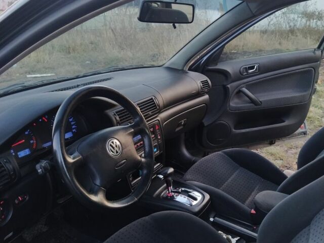 Серый Фольксваген Пассат, объемом двигателя 2.5 л и пробегом 350 тыс. км за 2800 $, фото 12 на Automoto.ua