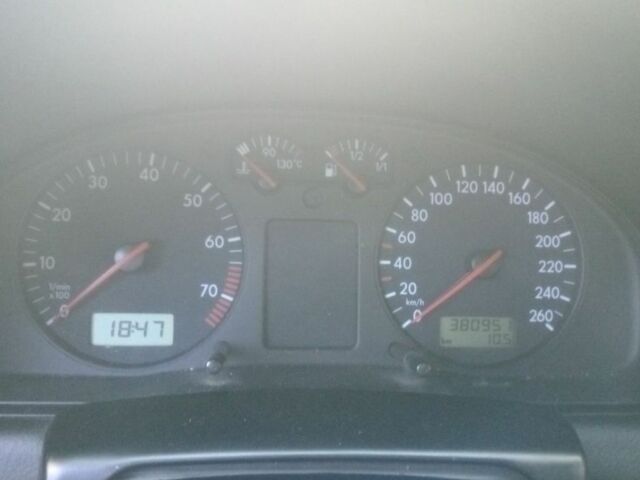 Серый Фольксваген Пассат, объемом двигателя 1.8 л и пробегом 380 тыс. км за 3800 $, фото 5 на Automoto.ua