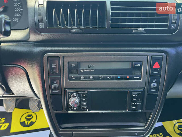 Сірий Фольксваген Пассат, об'ємом двигуна 1.8 л та пробігом 268 тис. км за 4200 $, фото 13 на Automoto.ua