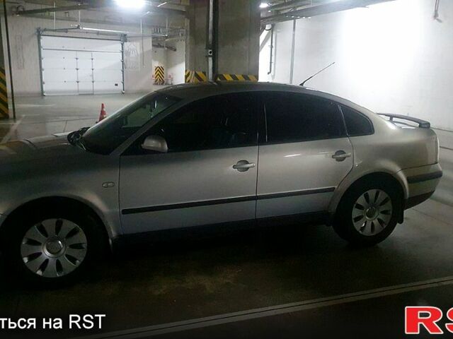 Серый Фольксваген Пассат, объемом двигателя 1.9 л и пробегом 437 тыс. км за 4500 $, фото 1 на Automoto.ua