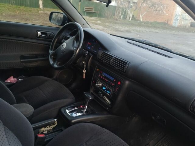 Серый Фольксваген Пассат, объемом двигателя 2.5 л и пробегом 350 тыс. км за 2800 $, фото 10 на Automoto.ua