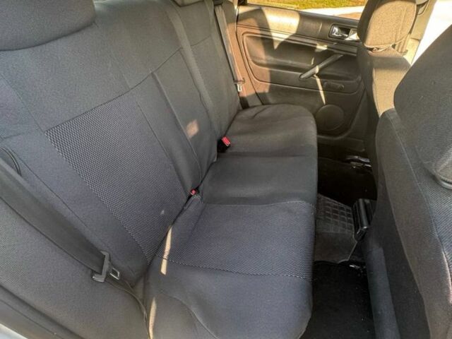 Сірий Фольксваген Пассат, об'ємом двигуна 1.6 л та пробігом 350 тис. км за 3700 $, фото 10 на Automoto.ua