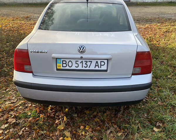 Серый Фольксваген Пассат, объемом двигателя 1.6 л и пробегом 342 тыс. км за 3500 $, фото 4 на Automoto.ua