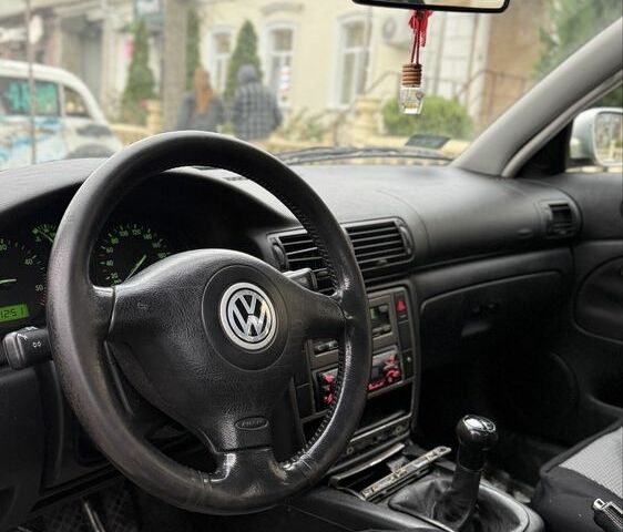 Серый Фольксваген Пассат, объемом двигателя 1.9 л и пробегом 300 тыс. км за 2100 $, фото 4 на Automoto.ua