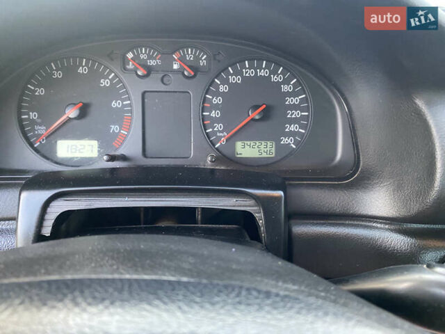 Серый Фольксваген Пассат, объемом двигателя 1.6 л и пробегом 342 тыс. км за 3500 $, фото 8 на Automoto.ua