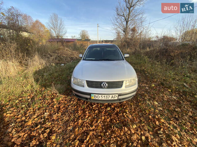 Серый Фольксваген Пассат, объемом двигателя 1.6 л и пробегом 342 тыс. км за 3500 $, фото 1 на Automoto.ua