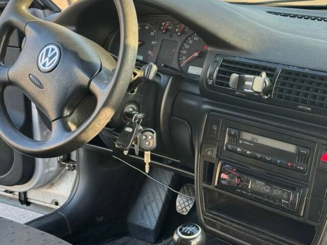 Сірий Фольксваген Пассат, об'ємом двигуна 1.6 л та пробігом 350 тис. км за 3700 $, фото 8 на Automoto.ua