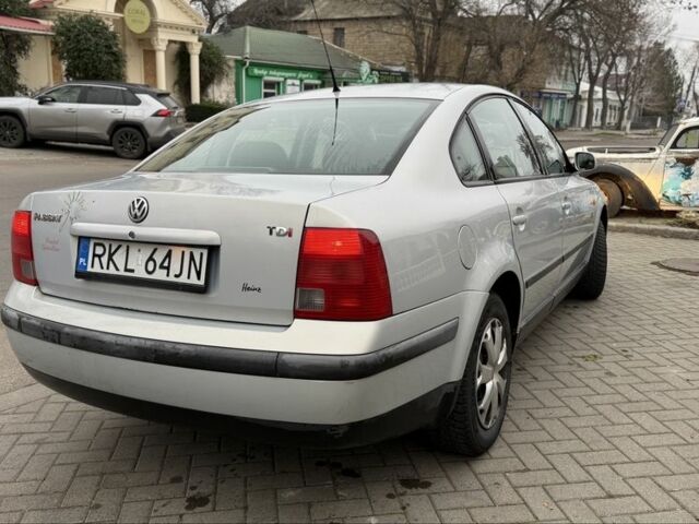 Серый Фольксваген Пассат, объемом двигателя 1.9 л и пробегом 300 тыс. км за 2100 $, фото 1 на Automoto.ua