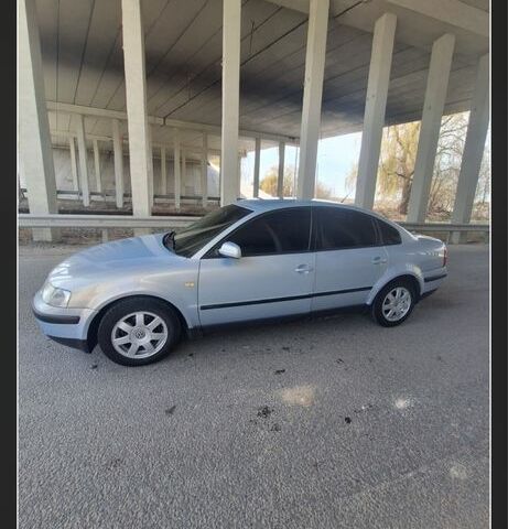 Серый Фольксваген Пассат, объемом двигателя 1.6 л и пробегом 350 тыс. км за 3300 $, фото 2 на Automoto.ua