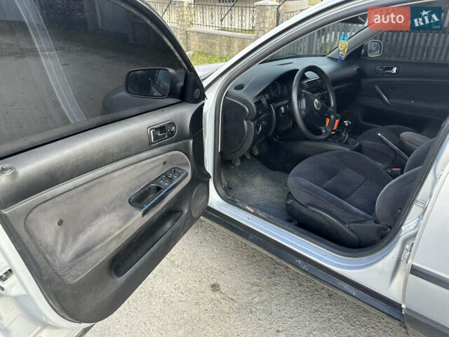 Серый Фольксваген Пассат, объемом двигателя 1.6 л и пробегом 217 тыс. км за 2850 $, фото 7 на Automoto.ua