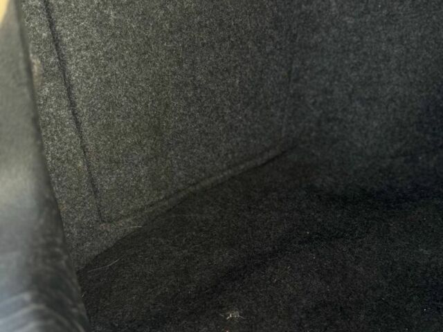 Сірий Фольксваген Пассат, об'ємом двигуна 1.6 л та пробігом 350 тис. км за 3700 $, фото 16 на Automoto.ua