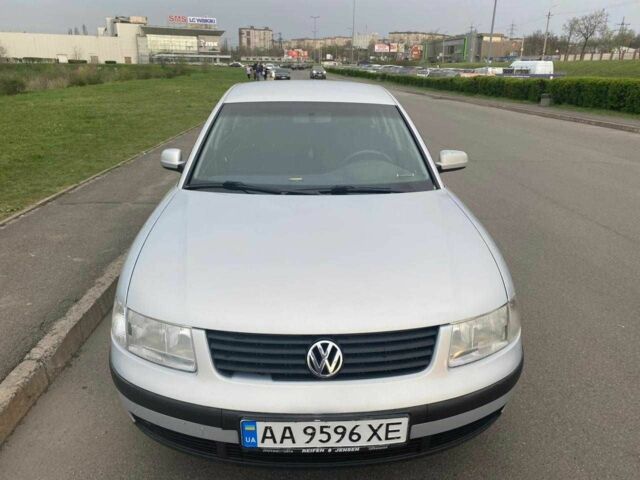 Серый Фольксваген Пассат, объемом двигателя 1.8 л и пробегом 358 тыс. км за 3200 $, фото 1 на Automoto.ua