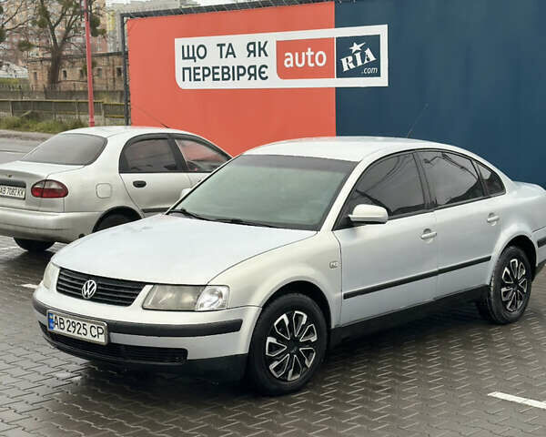 Серый Фольксваген Пассат, объемом двигателя 1.78 л и пробегом 300 тыс. км за 2600 $, фото 2 на Automoto.ua