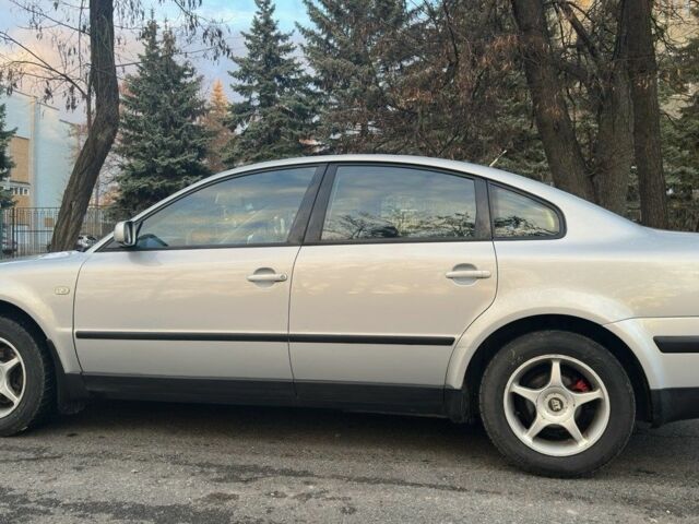 Серый Фольксваген Пассат, объемом двигателя 1.8 л и пробегом 477 тыс. км за 3700 $, фото 3 на Automoto.ua