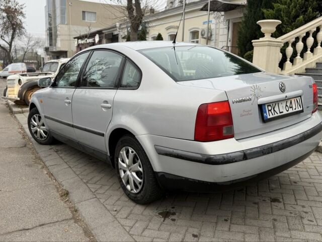 Серый Фольксваген Пассат, объемом двигателя 1.9 л и пробегом 300 тыс. км за 2100 $, фото 2 на Automoto.ua
