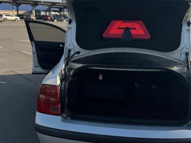 Сірий Фольксваген Пассат, об'ємом двигуна 1.6 л та пробігом 350 тис. км за 3700 $, фото 14 на Automoto.ua