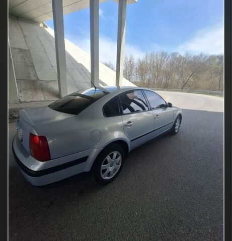 Серый Фольксваген Пассат, объемом двигателя 1.6 л и пробегом 350 тыс. км за 3300 $, фото 5 на Automoto.ua