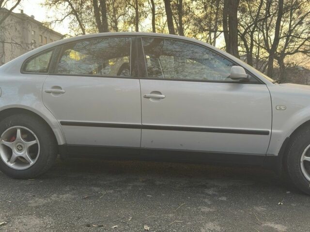 Серый Фольксваген Пассат, объемом двигателя 1.8 л и пробегом 477 тыс. км за 3700 $, фото 7 на Automoto.ua