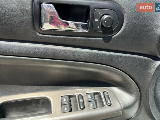 Сірий Фольксваген Пассат, об'ємом двигуна 1.8 л та пробігом 268 тис. км за 4200 $, фото 8 на Automoto.ua