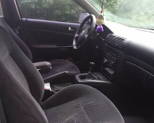 Серый Фольксваген Пассат, объемом двигателя 1.6 л и пробегом 377 тыс. км за 3000 $, фото 3 на Automoto.ua