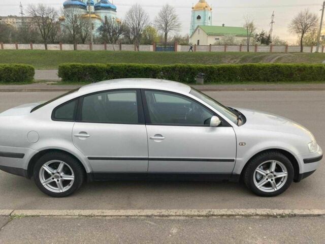 Серый Фольксваген Пассат, объемом двигателя 1.8 л и пробегом 358 тыс. км за 3200 $, фото 2 на Automoto.ua