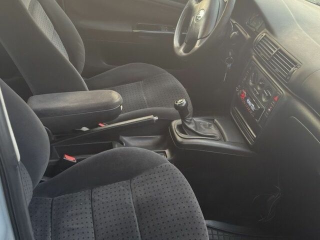 Серый Фольксваген Пассат, объемом двигателя 1.8 л и пробегом 477 тыс. км за 3700 $, фото 11 на Automoto.ua