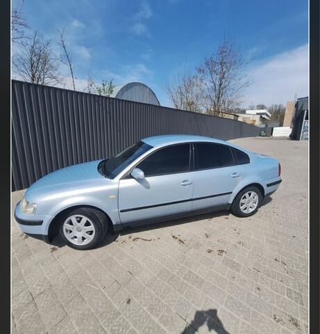 Серый Фольксваген Пассат, объемом двигателя 1.6 л и пробегом 350 тыс. км за 3300 $, фото 1 на Automoto.ua