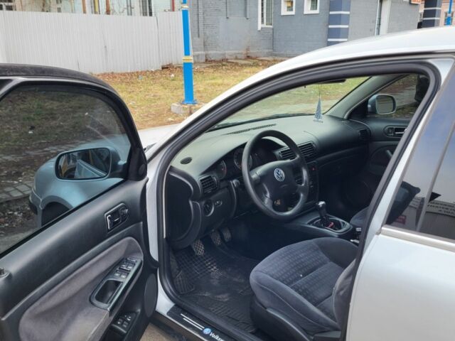 Сірий Фольксваген Пассат, об'ємом двигуна 1.8 л та пробігом 275 тис. км за 4100 $, фото 4 на Automoto.ua