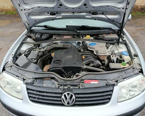 Сірий Фольксваген Пассат, об'ємом двигуна 1.6 л та пробігом 280 тис. км за 2800 $, фото 1 на Automoto.ua