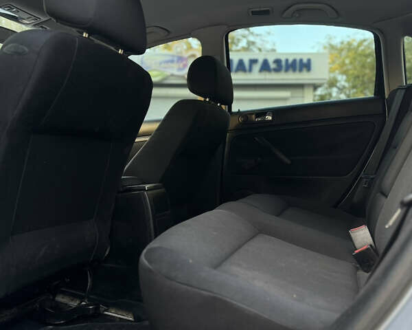 Серый Фольксваген Пассат, объемом двигателя 1.6 л и пробегом 201 тыс. км за 4650 $, фото 49 на Automoto.ua