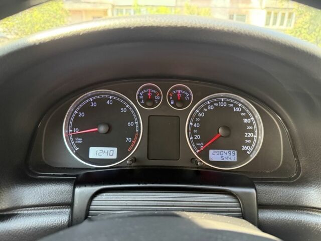 Серый Фольксваген Пассат, объемом двигателя 1.6 л и пробегом 297 тыс. км за 5200 $, фото 5 на Automoto.ua