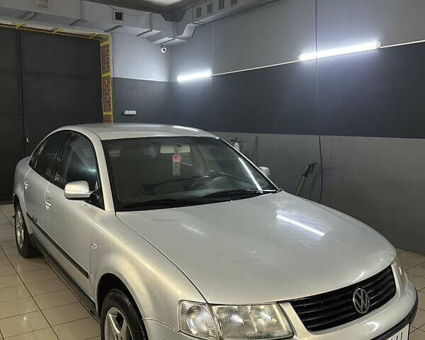 Серый Фольксваген Пассат, объемом двигателя 1.8 л и пробегом 298 тыс. км за 3400 $, фото 2 на Automoto.ua