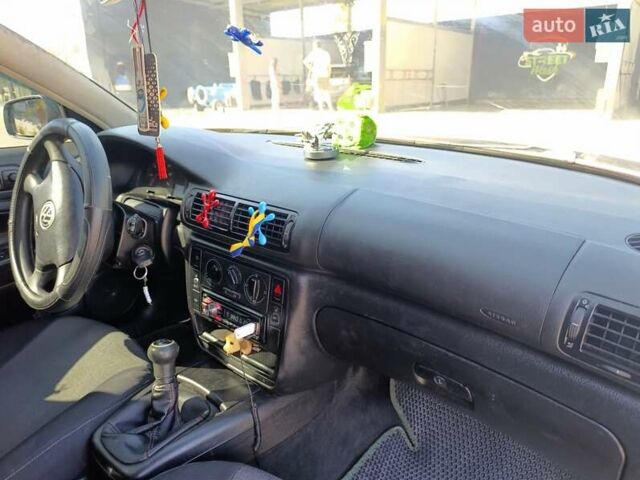 Серый Фольксваген Пассат, объемом двигателя 1.6 л и пробегом 241 тыс. км за 4200 $, фото 6 на Automoto.ua