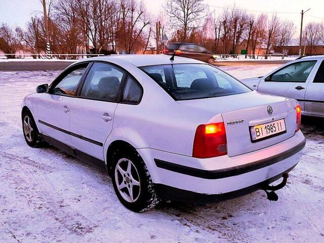 Серый Фольксваген Пассат, объемом двигателя 1.8 л и пробегом 300 тыс. км за 3000 $, фото 1 на Automoto.ua