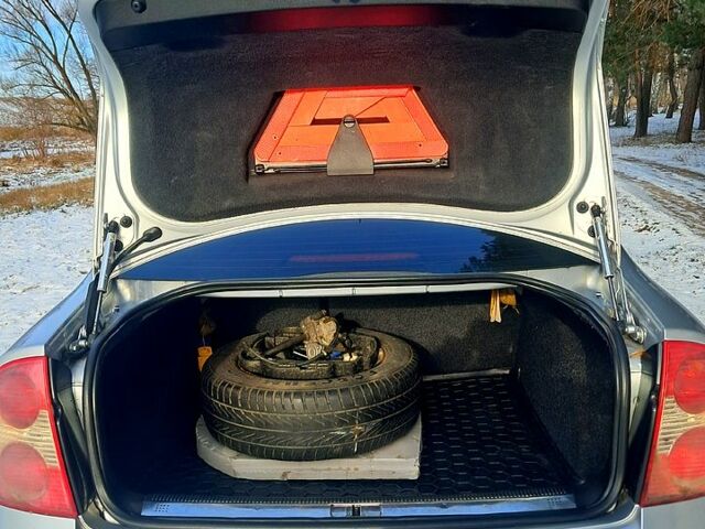 Серый Фольксваген Пассат, объемом двигателя 1.6 л и пробегом 250 тыс. км за 4350 $, фото 11 на Automoto.ua