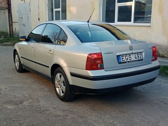 Серый Фольксваген Пассат, объемом двигателя 2 л и пробегом 300 тыс. км за 1900 $, фото 2 на Automoto.ua